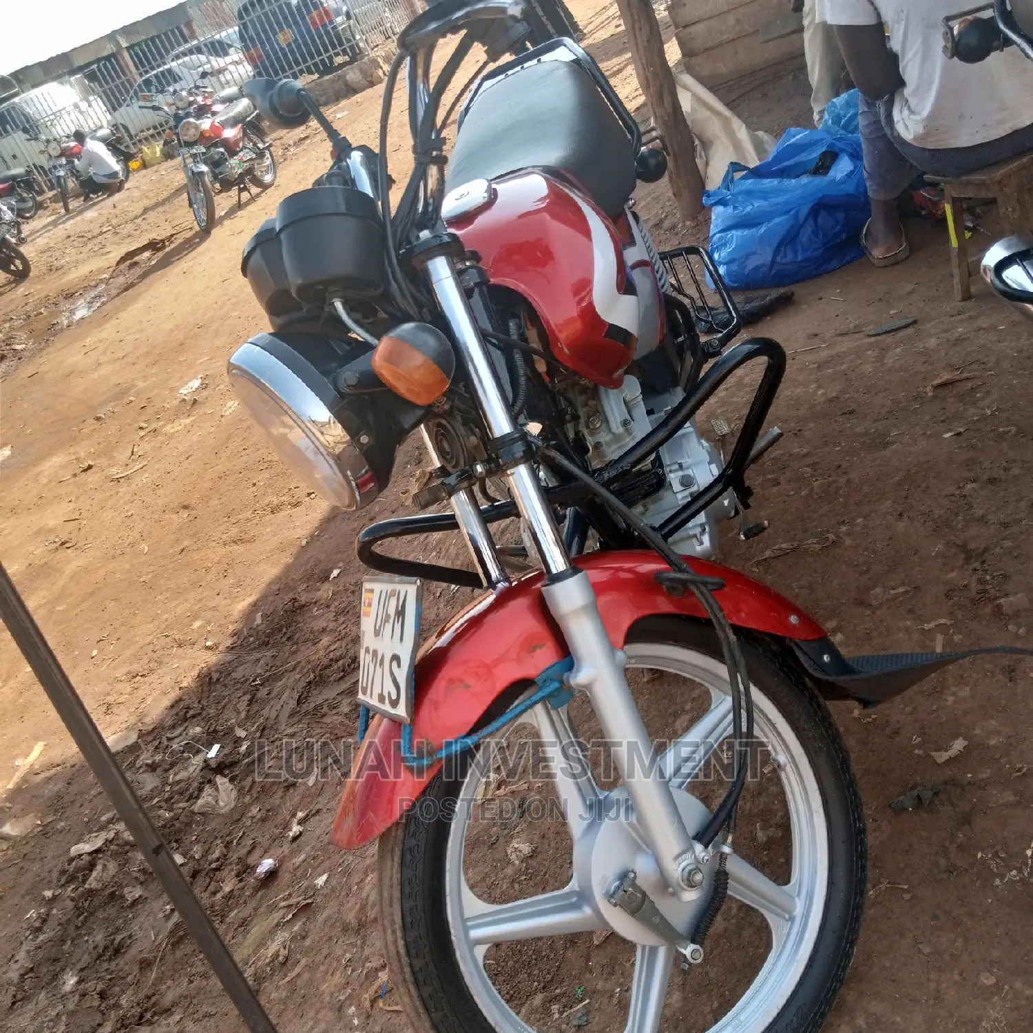 TVS HLX 125 2022 Red