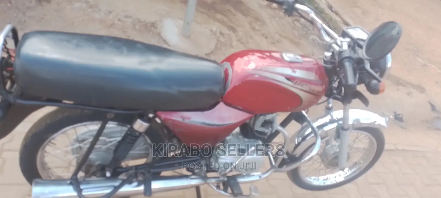Bajaj Boxer 100 2020 Brown