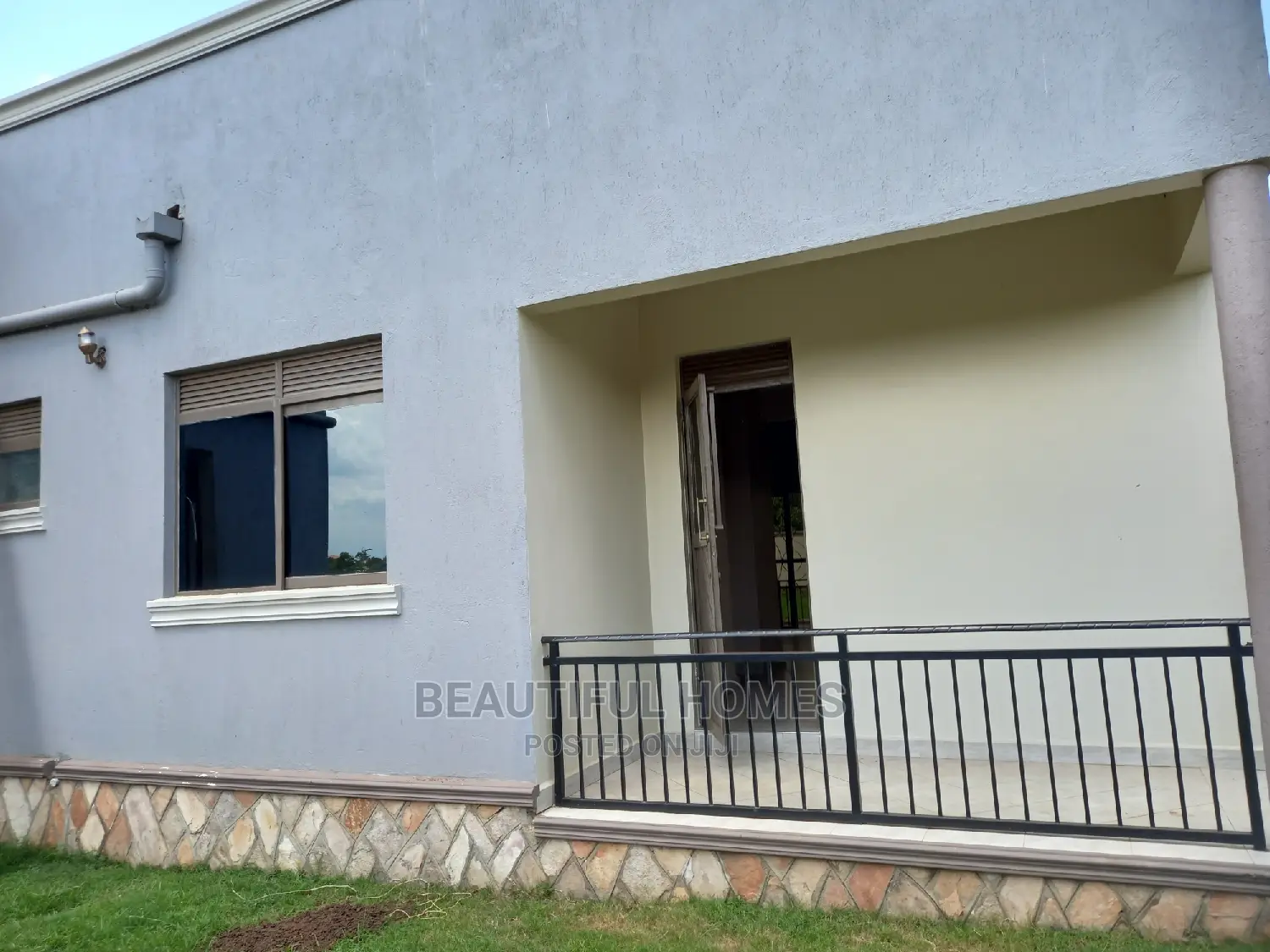 Furnished 4bdrm House in Kira for sale