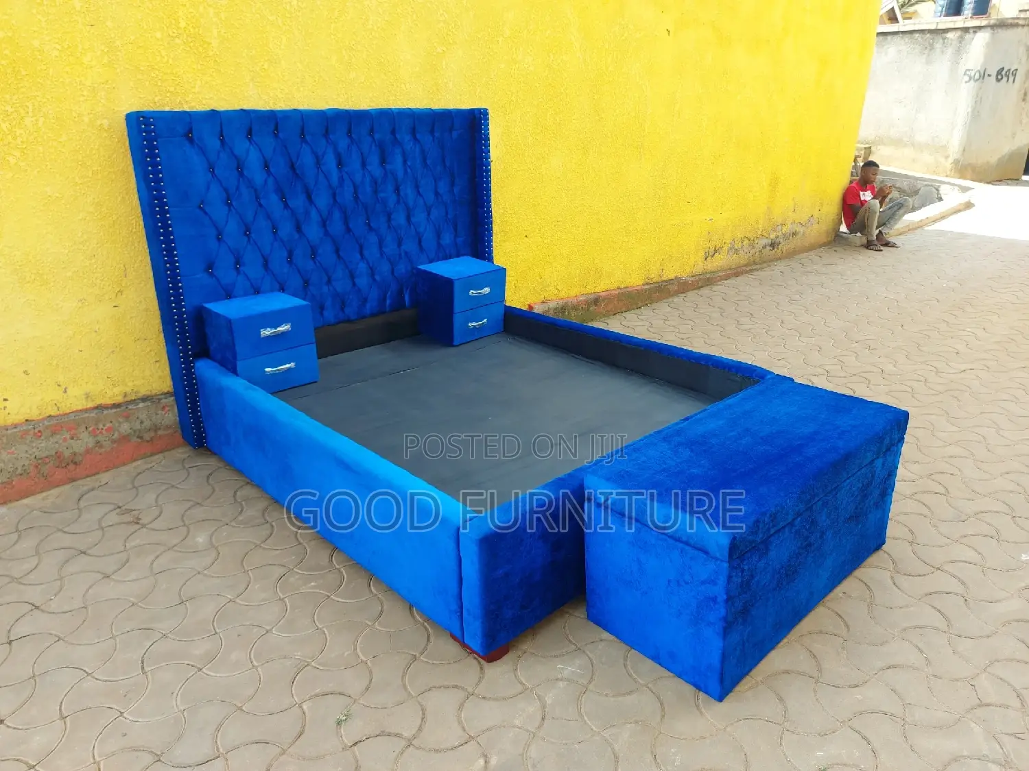 Wonderful 5x6 Bed With a Storage Puff and a Pair of Bedsides