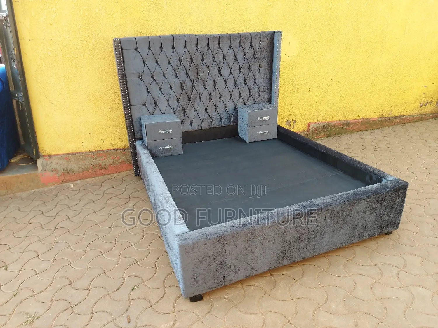 Amazing Grey 5X6 Bed With Bedside Drawers