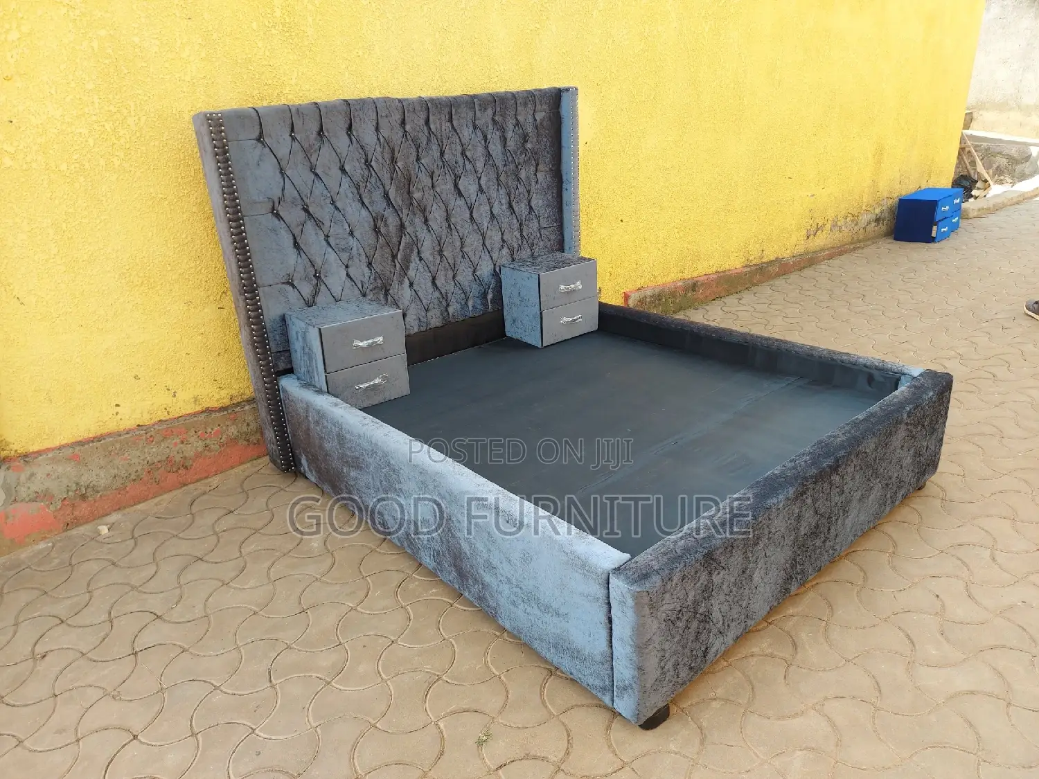 Amazing Grey 5X6 Bed With Bedside Drawers
