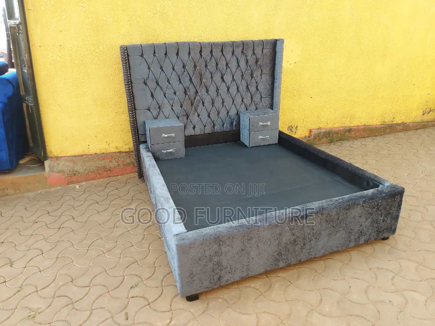 Amazing Grey 5X6 Bed With Bedside Drawers
