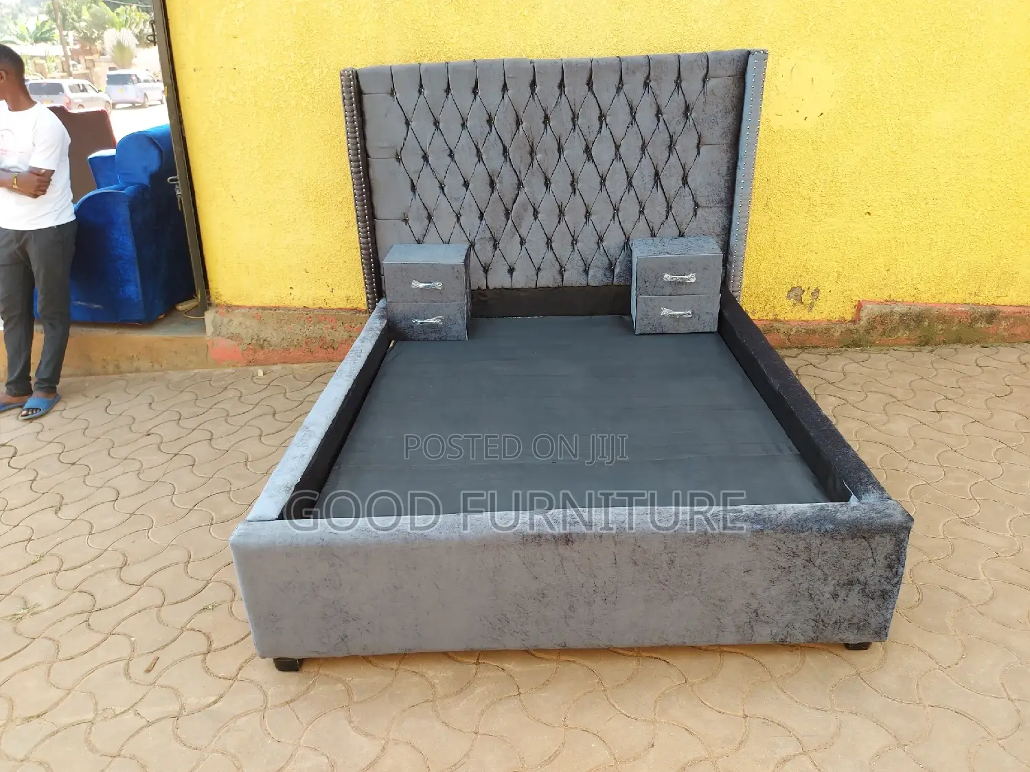 Amazing Grey 5X6 Bed With Bedside Drawers