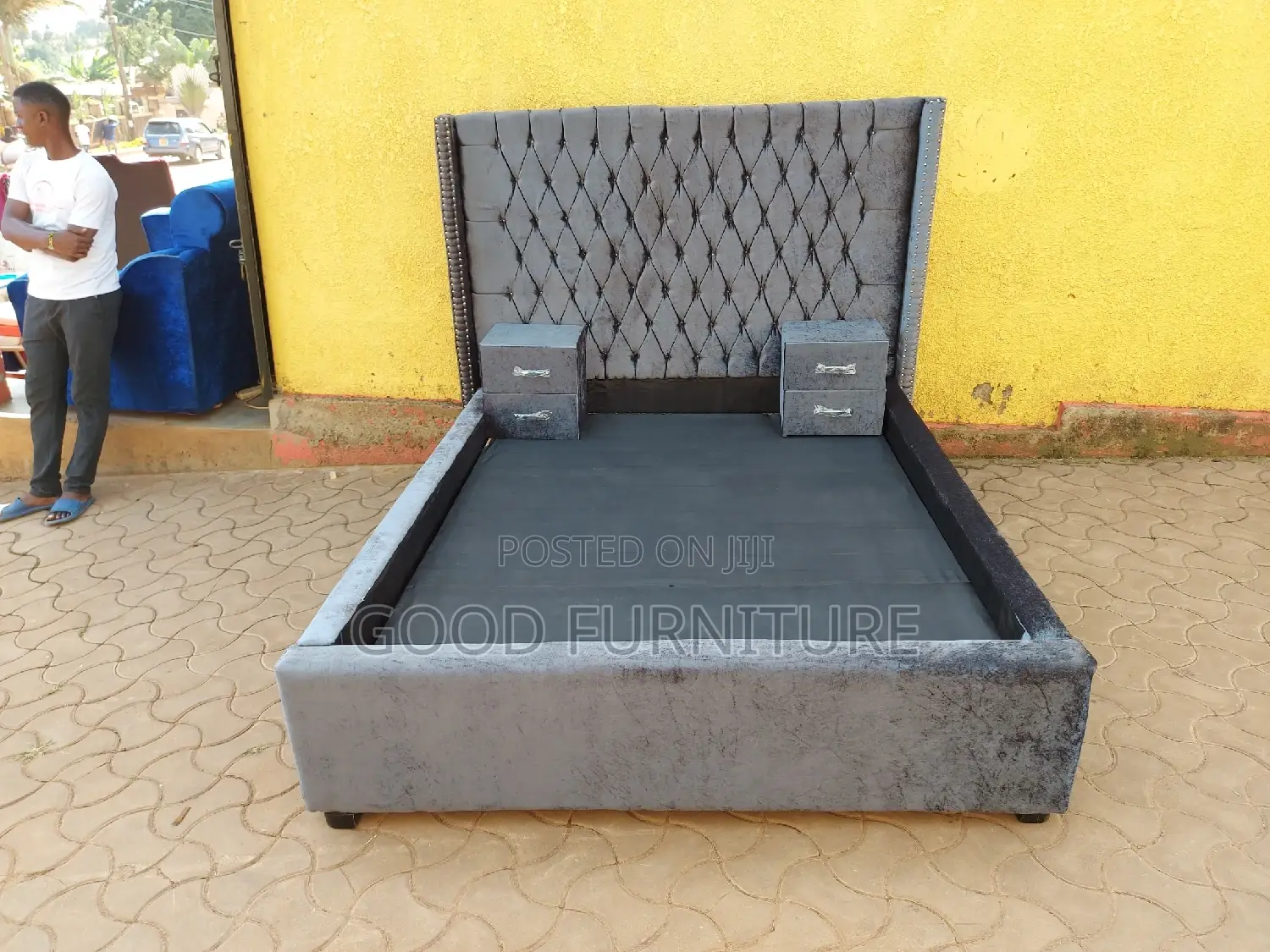 Amazing Grey 5X6 Bed With Bedside Drawers