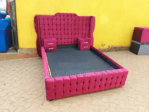 Comfortable 5X6 Bed With Two Bedside Drawers