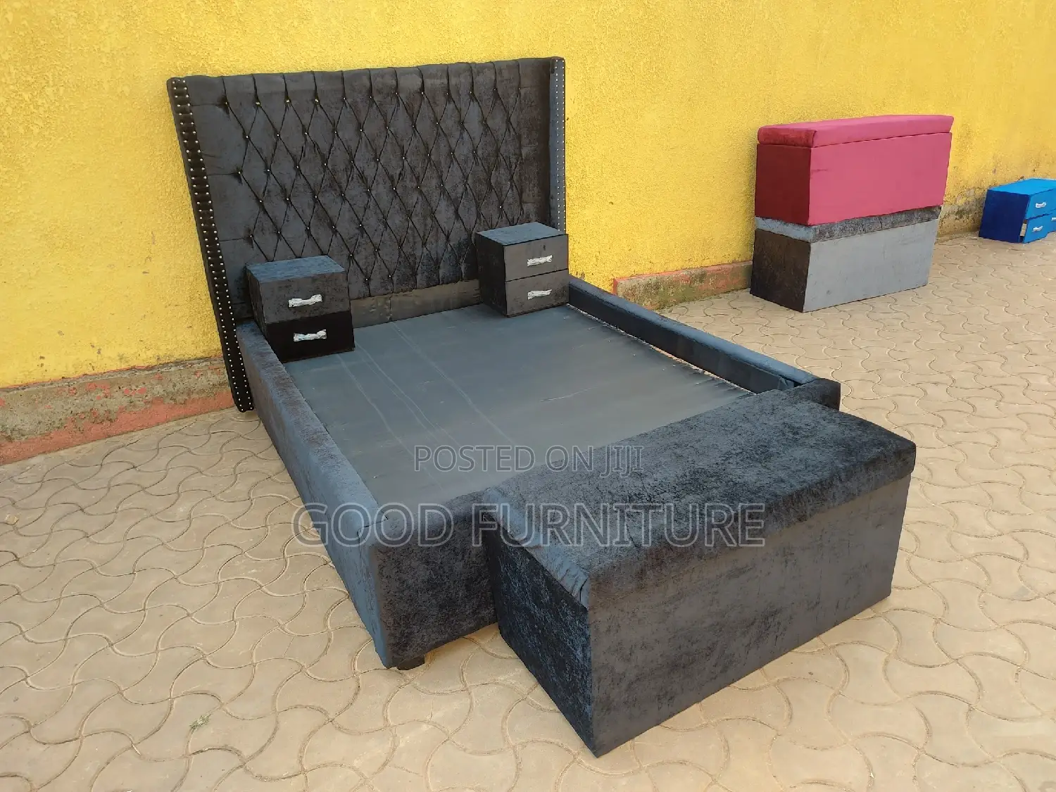 Beautiful Black 5X6 Bed With Two Bedsides and Storage Puff