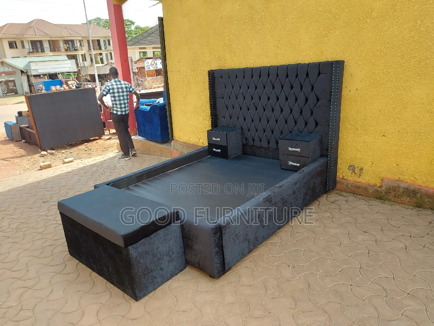 Beautiful Black 5X6 Bed With Two Bedsides and Storage Puff