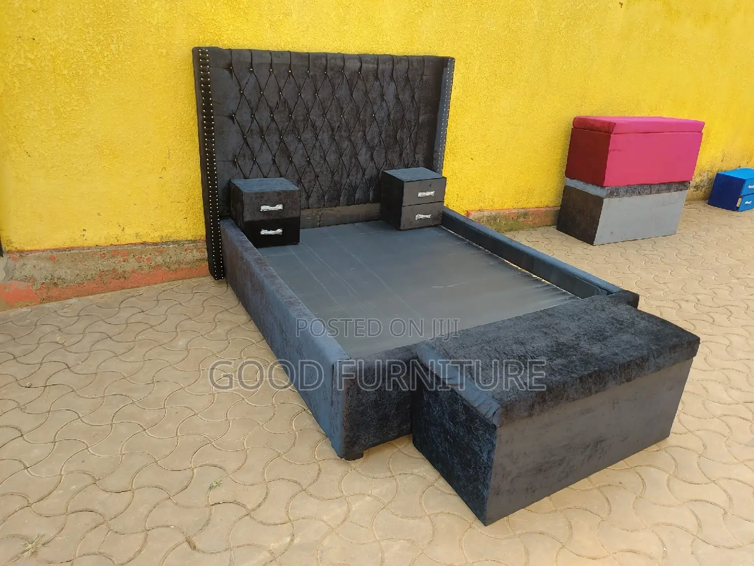 Beautiful Black 5X6 Bed With Two Bedsides and Storage Puff