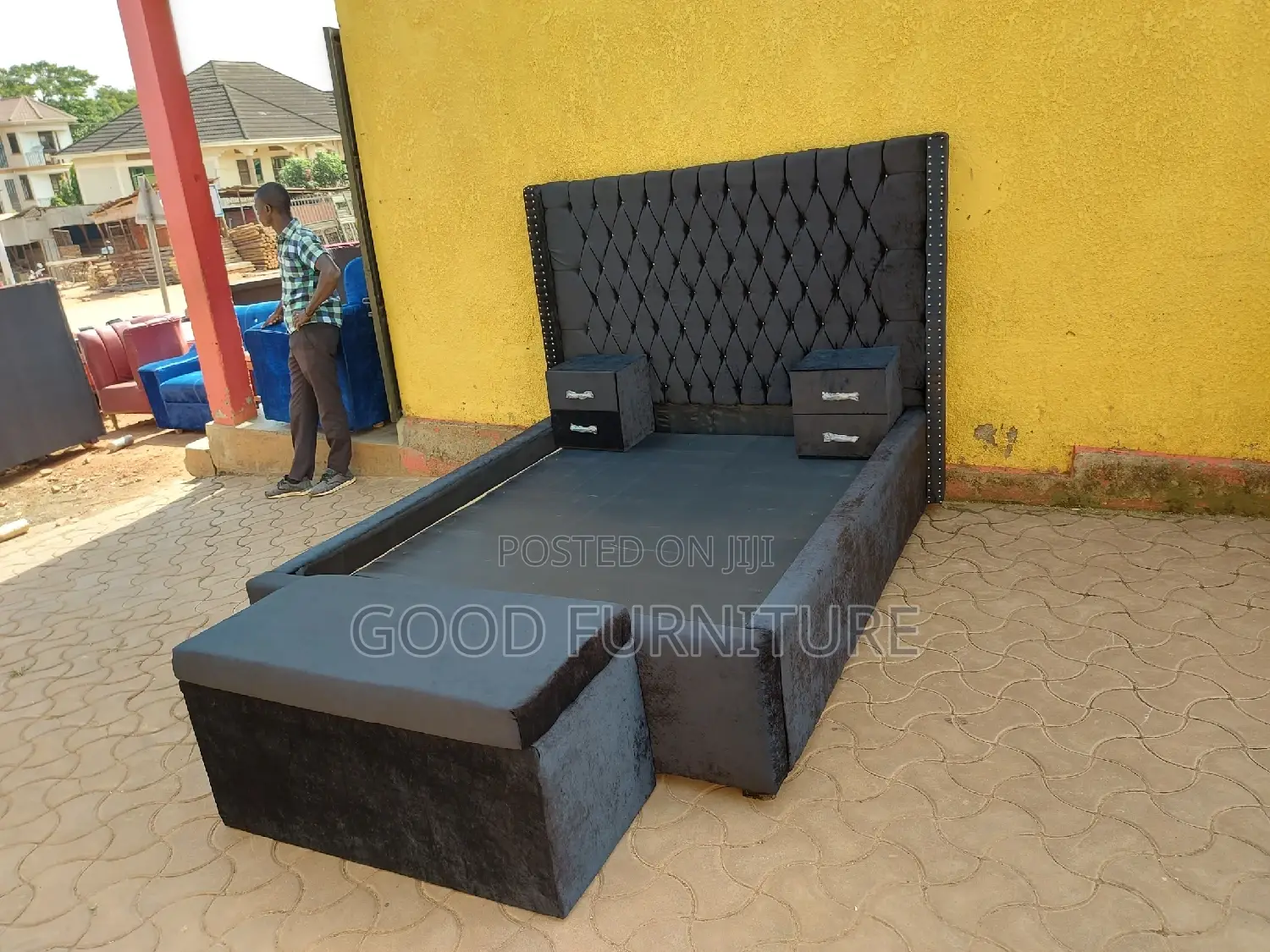 Beautiful Black 5X6 Bed With Two Bedsides and Storage Puff