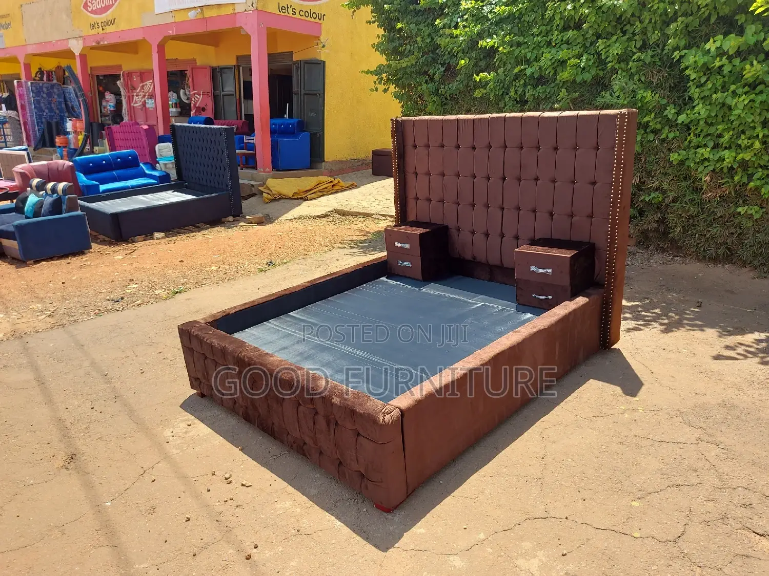 Luxurious Brown 5X6 Bed With Two Bedside Drawers
