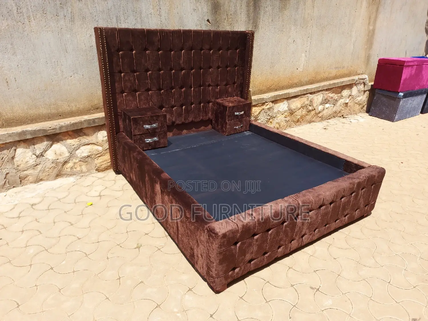 Luxurious Brown 5X6 Bed With Two Bedside Drawers