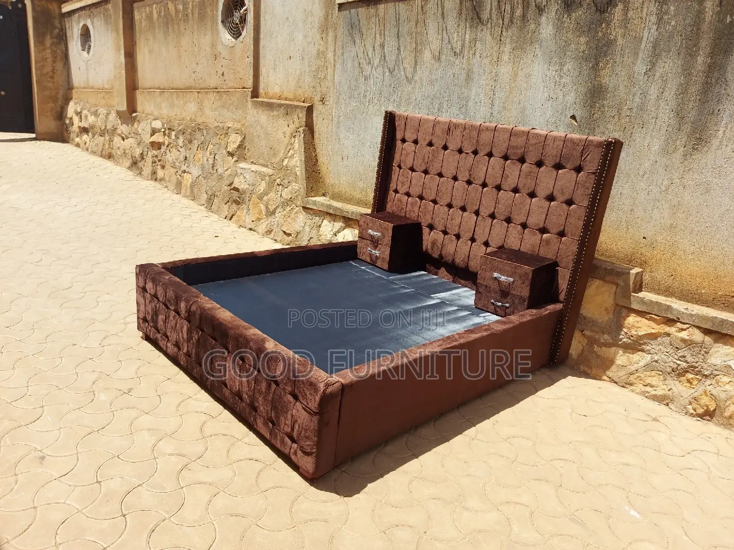 Luxurious Brown 5X6 Bed With Two Bedside Drawers
