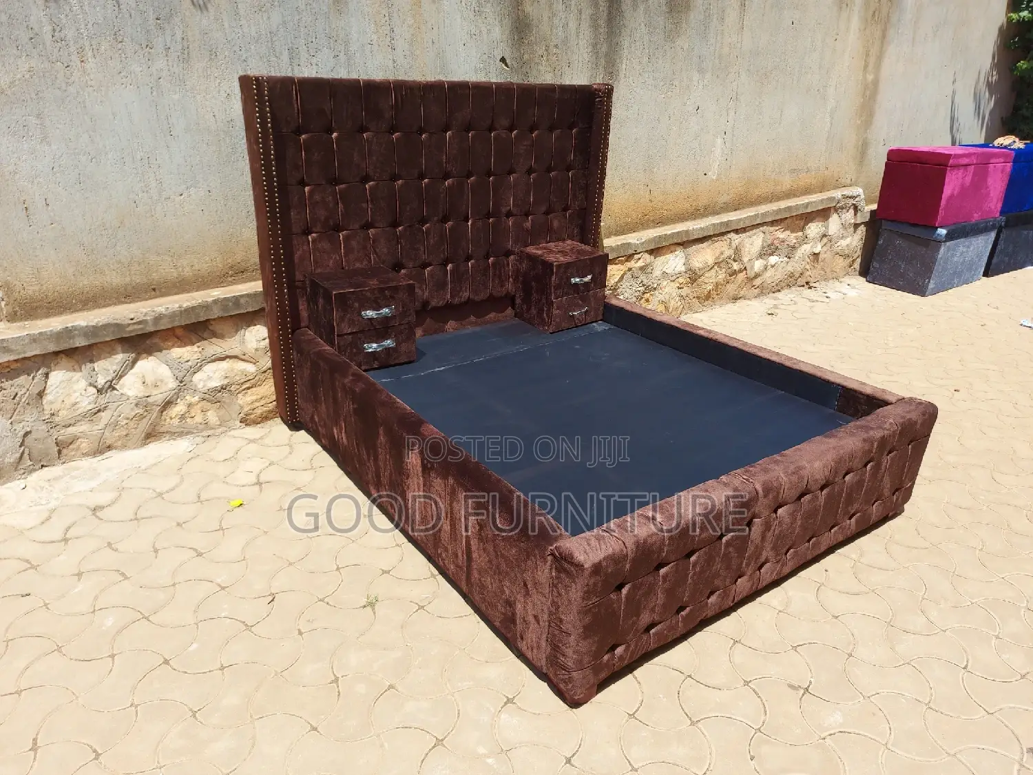 Luxurious Brown 5X6 Bed With Two Bedside Drawers