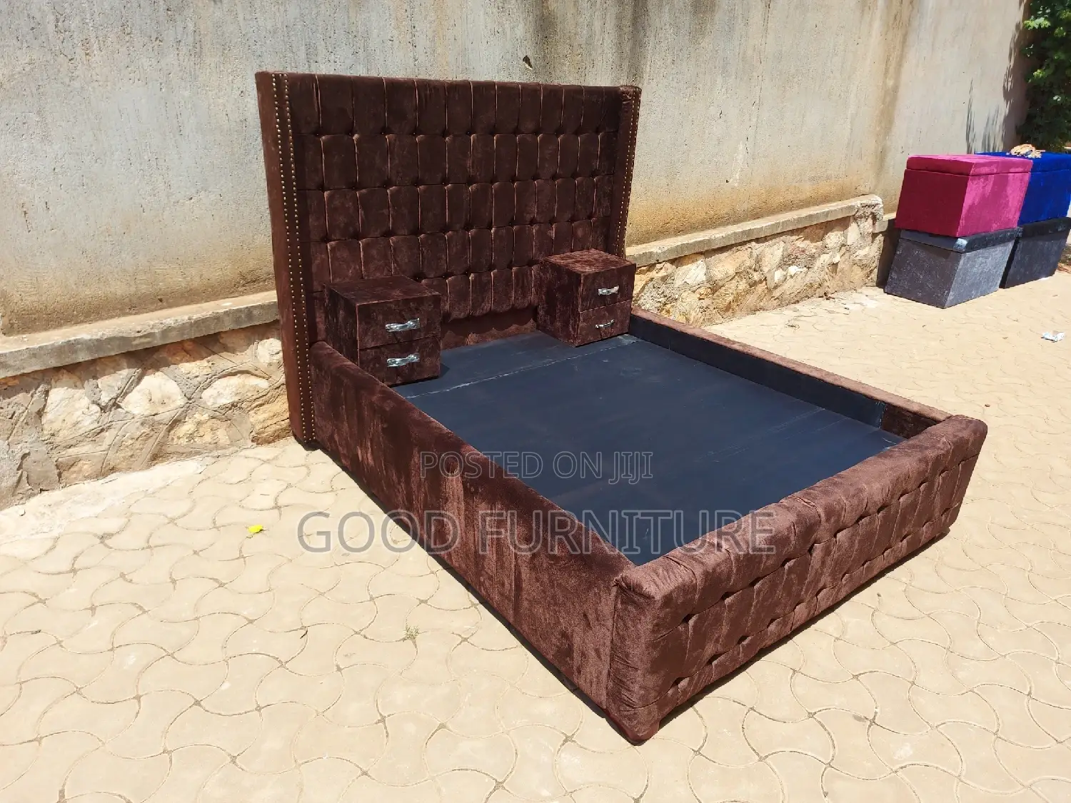 Luxurious Brown 5X6 Bed With Two Bedside Drawers