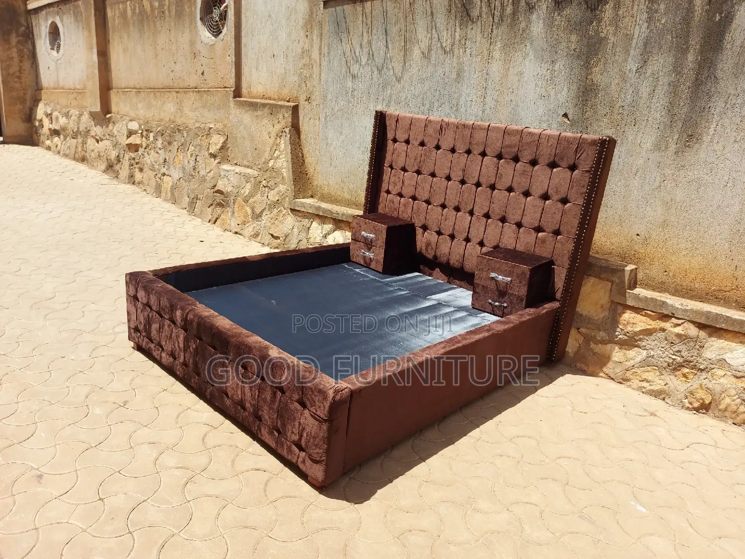 Luxurious Brown 5X6 Bed With Two Bedside Drawers