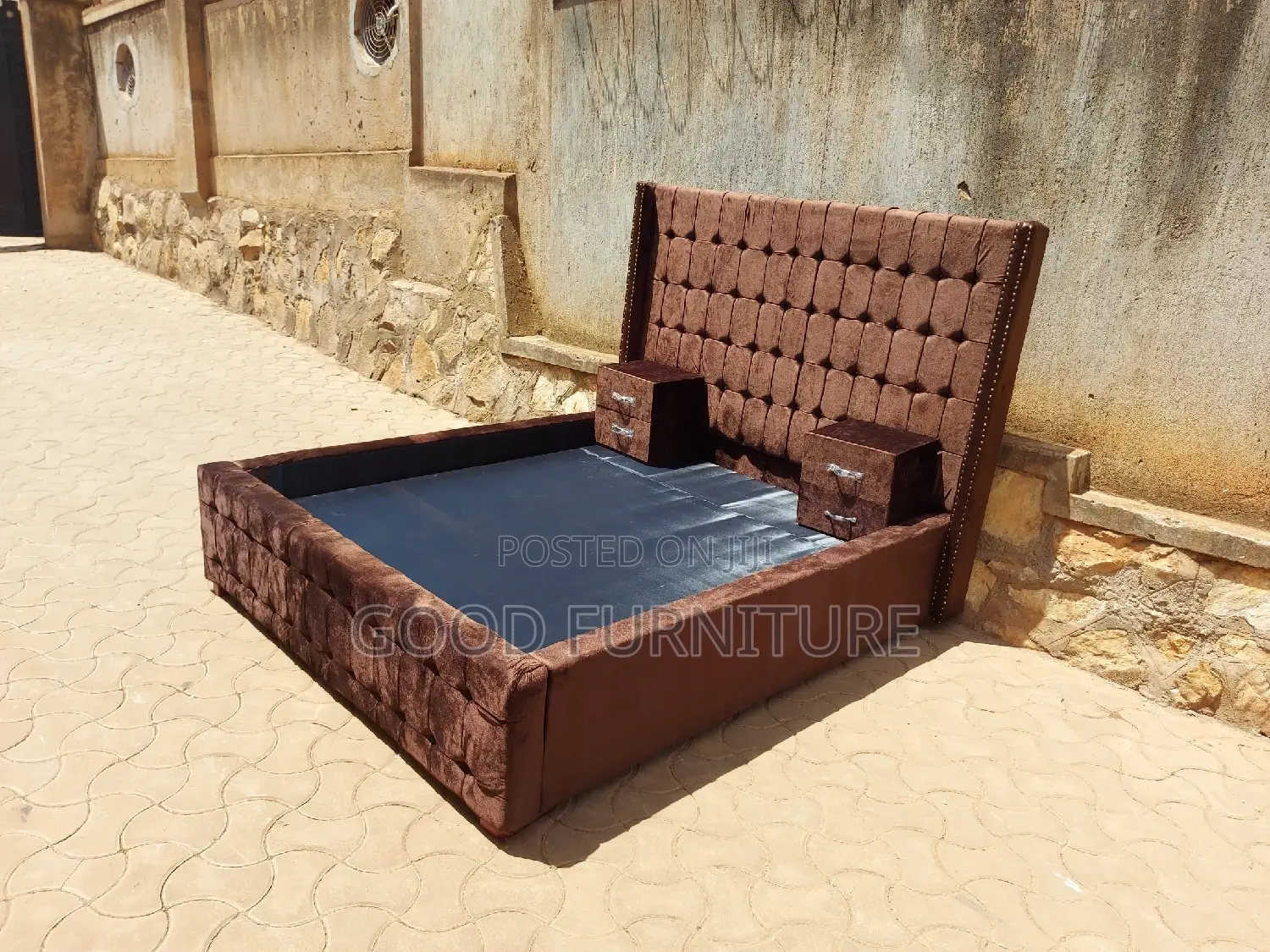 Luxurious Brown 5X6 Bed With Two Bedside Drawers