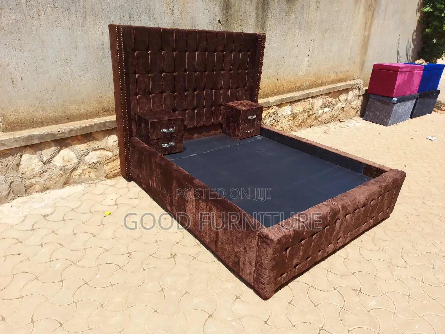 Luxurious Brown 5X6 Bed With Two Bedside Drawers