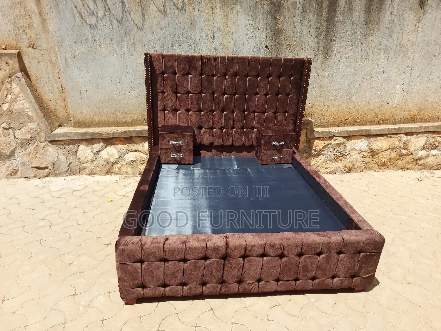 Luxurious Brown 5X6 Bed With Two Bedside Drawers