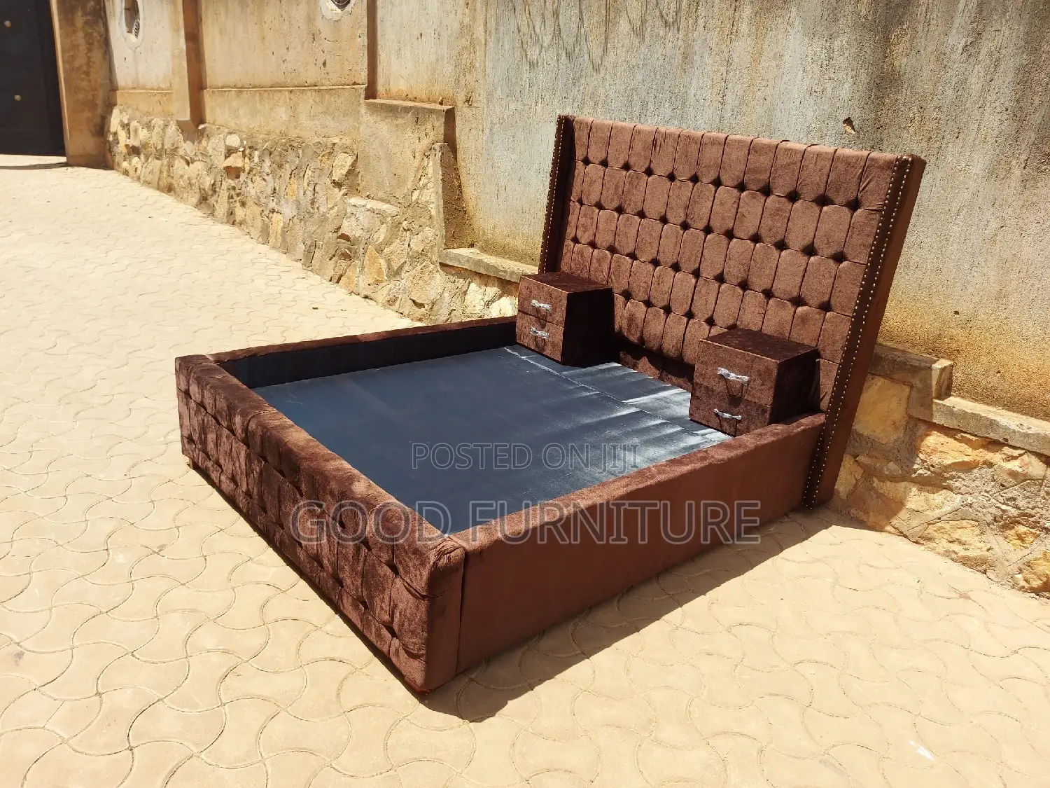 Luxurious Brown 5X6 Bed With Two Bedside Drawers