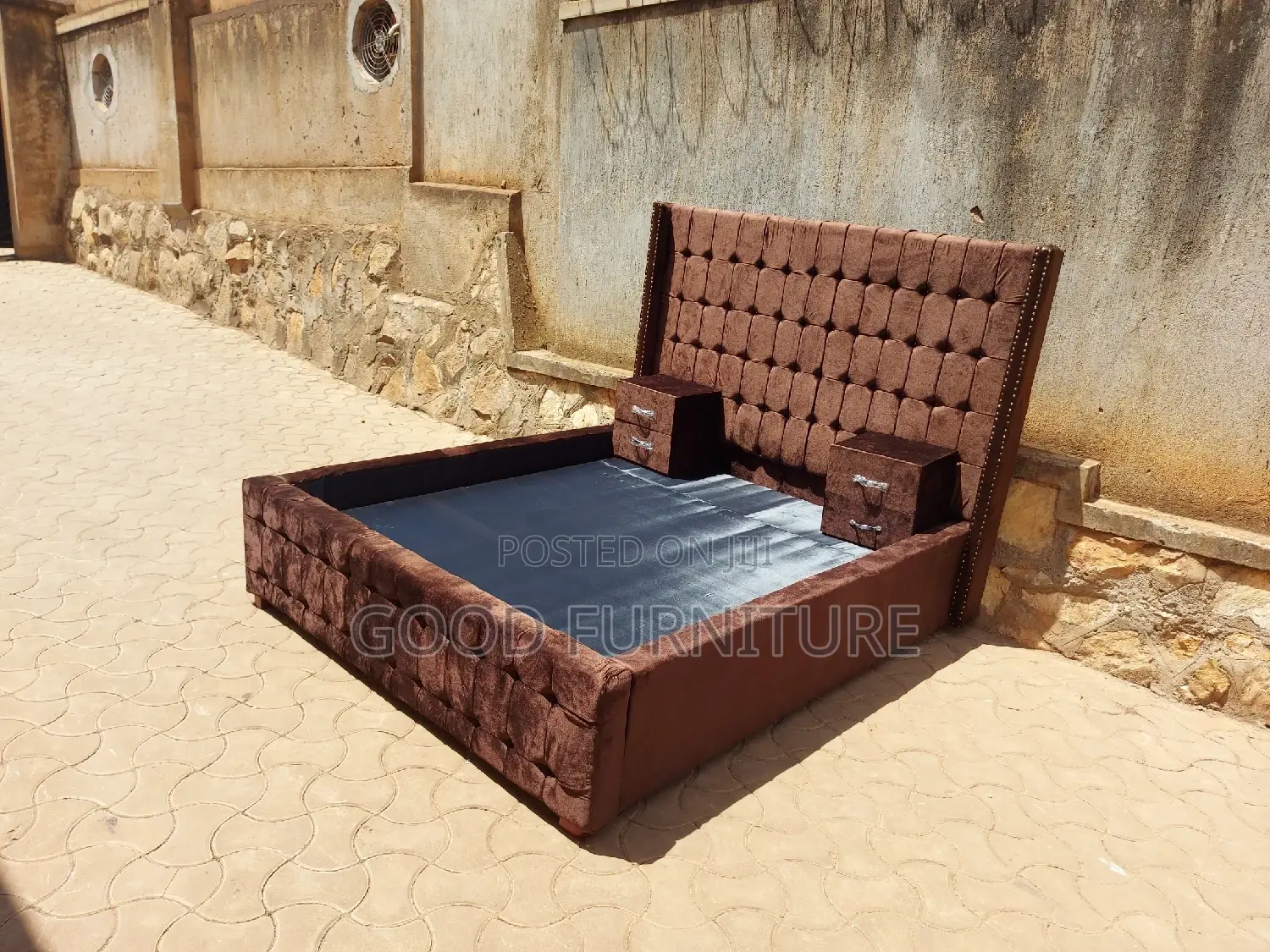 Luxurious Brown 5X6 Bed With Two Bedside Drawers