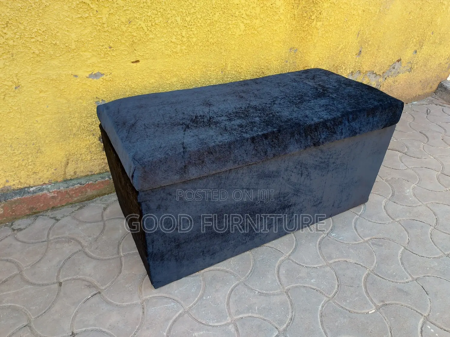 Black Spacious Storage Puff