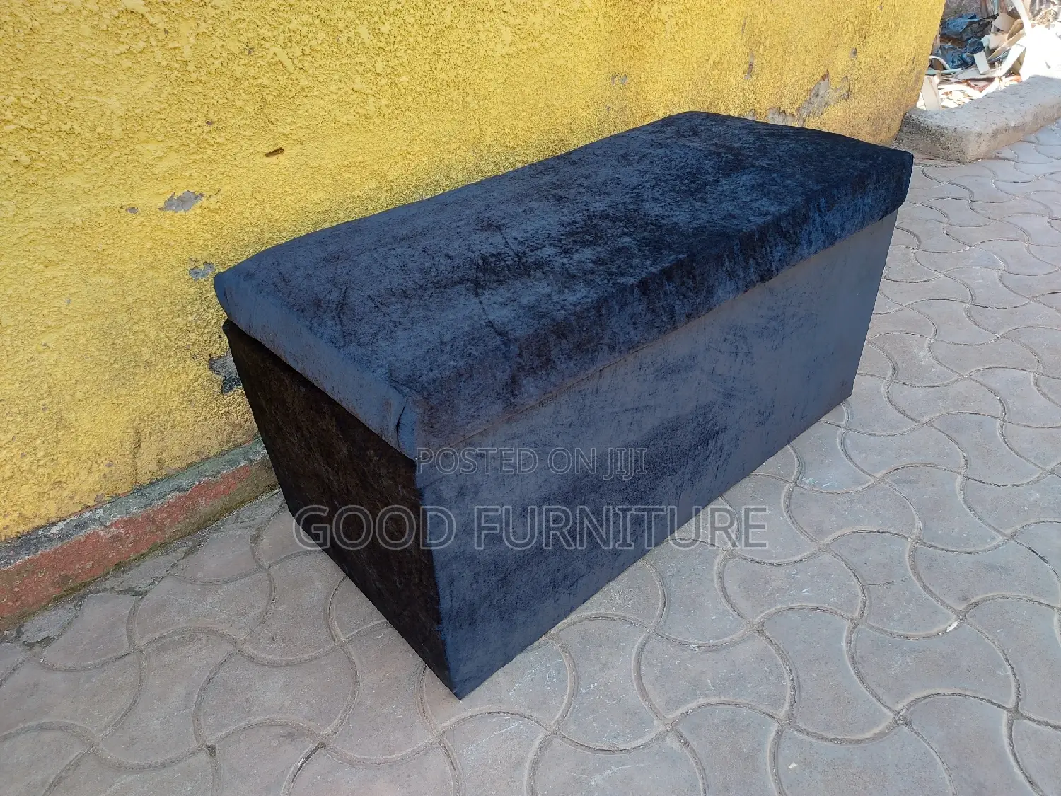 Black Spacious Storage Puff