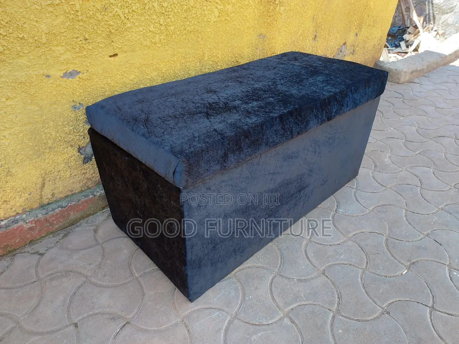 Black Spacious Storage Puff