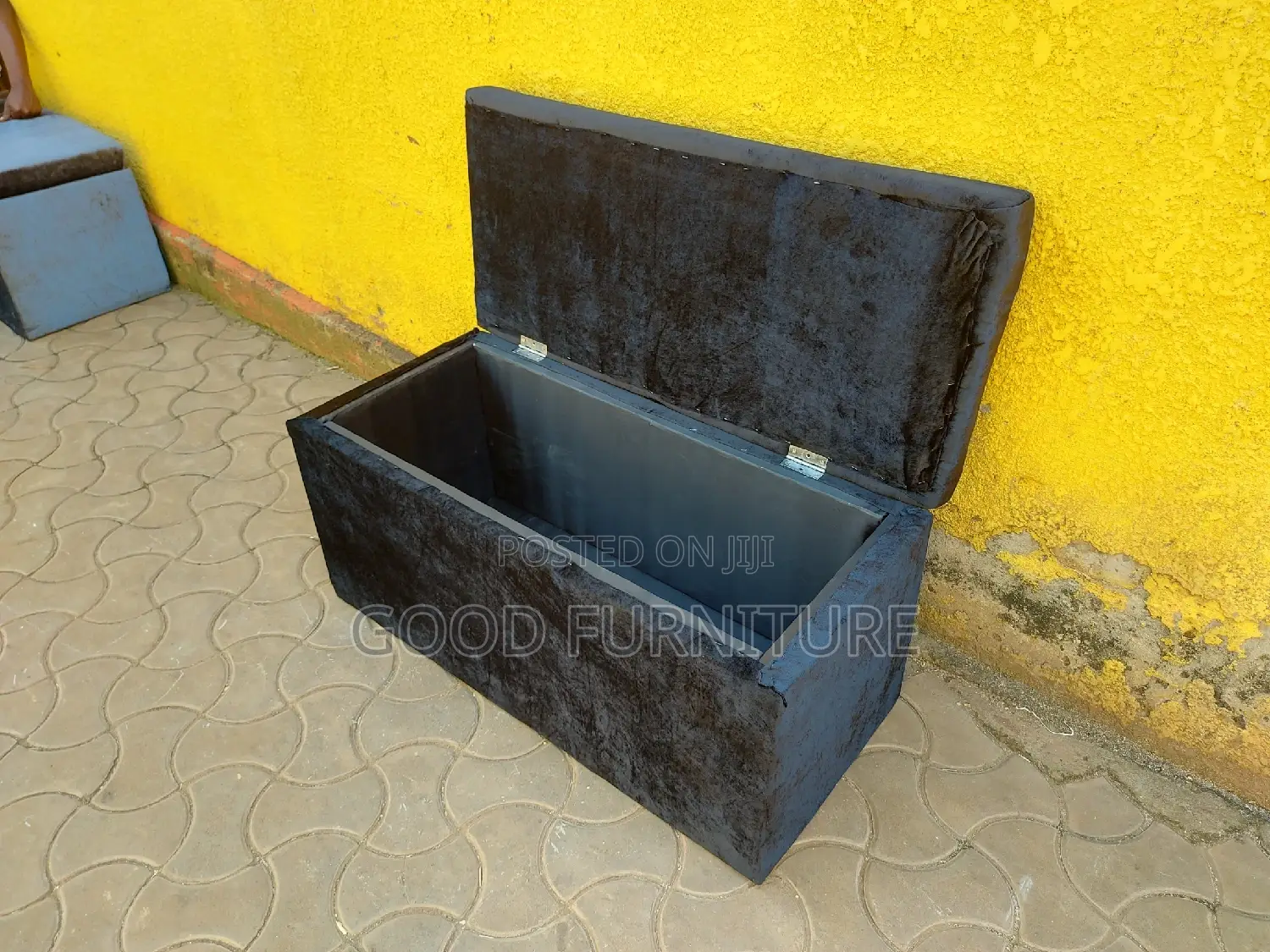 Black Spacious Storage Puff