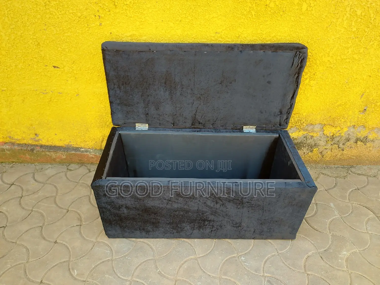 Black Spacious Storage Puff
