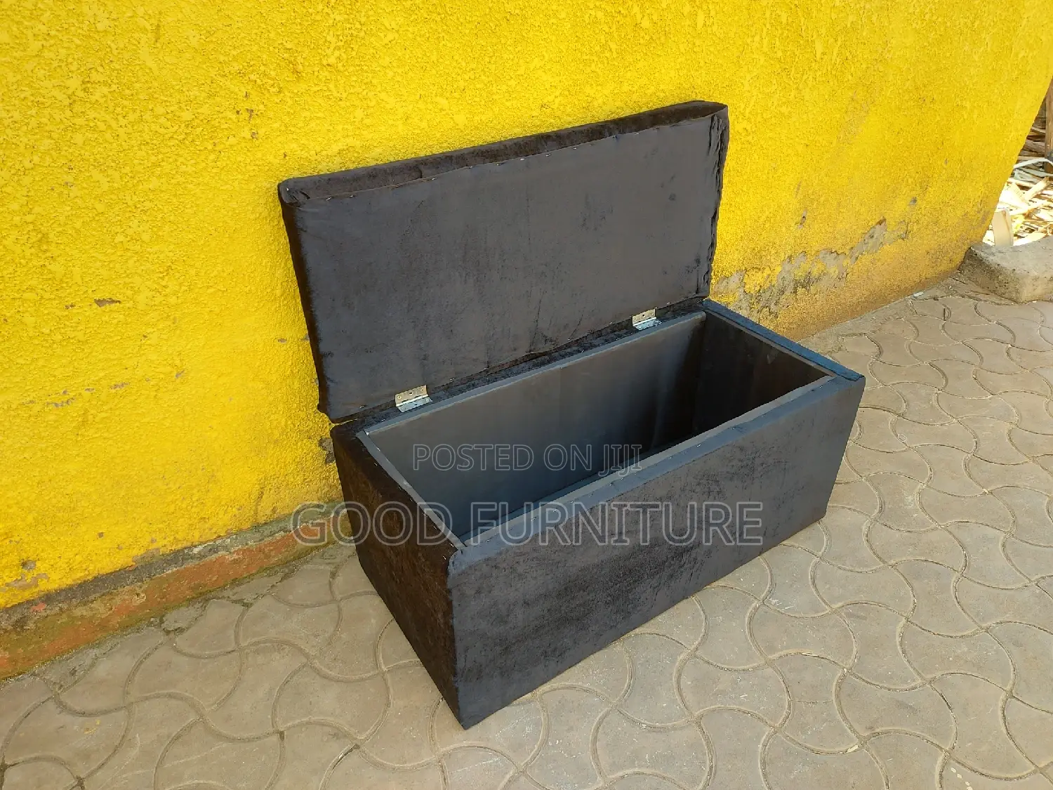 Black Spacious Storage Puff