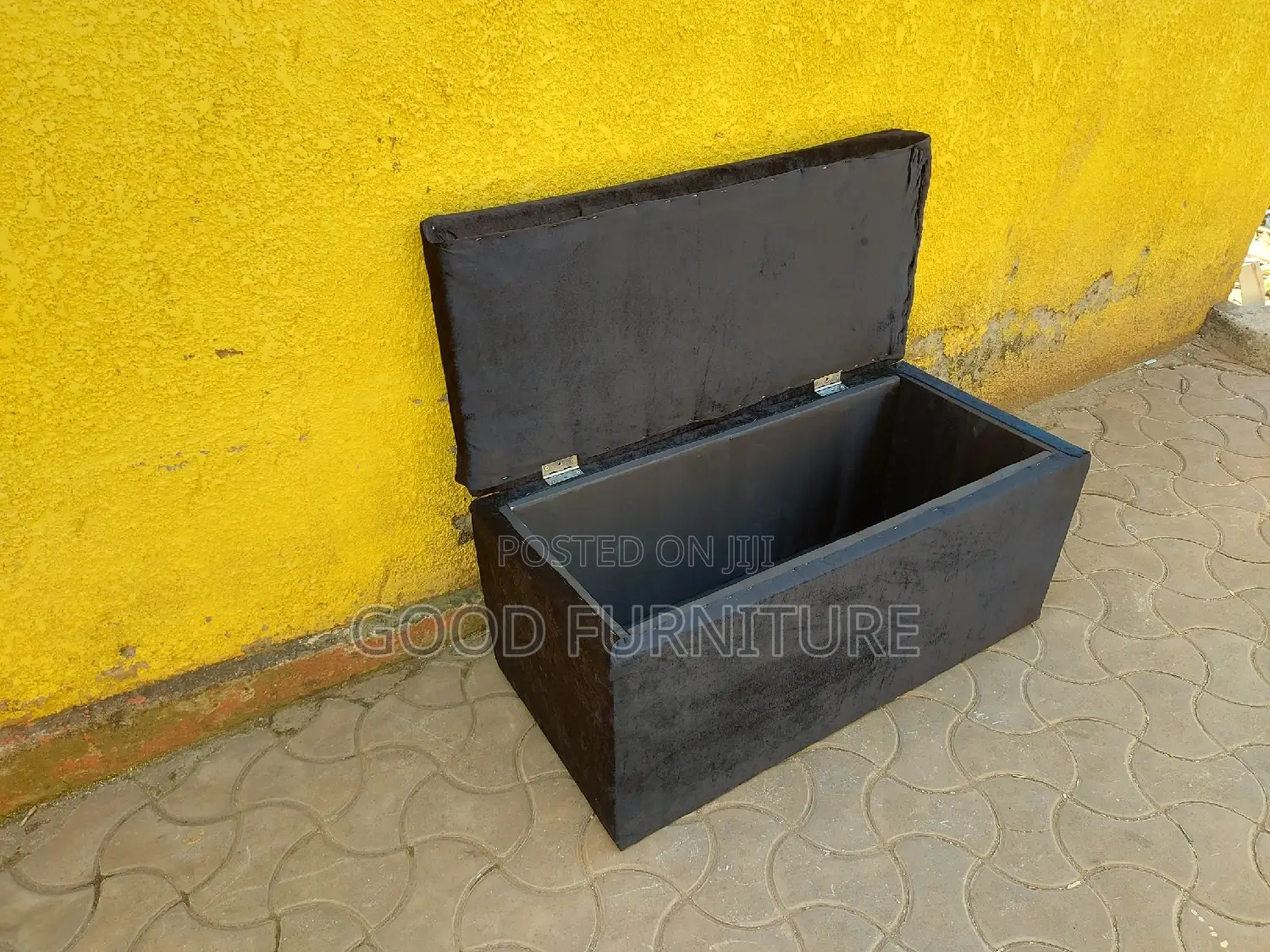 Black Spacious Storage Puff