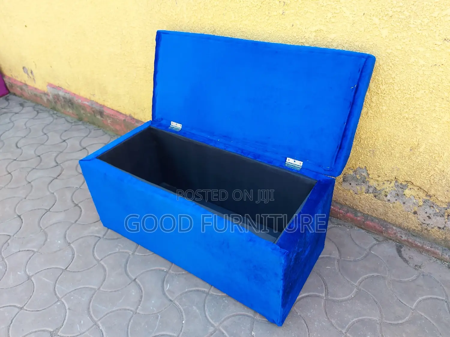 Sparkling Blue Spacious Storage Puff