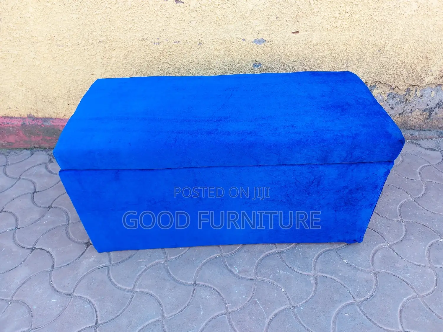 Sparkling Blue Spacious Storage Puff