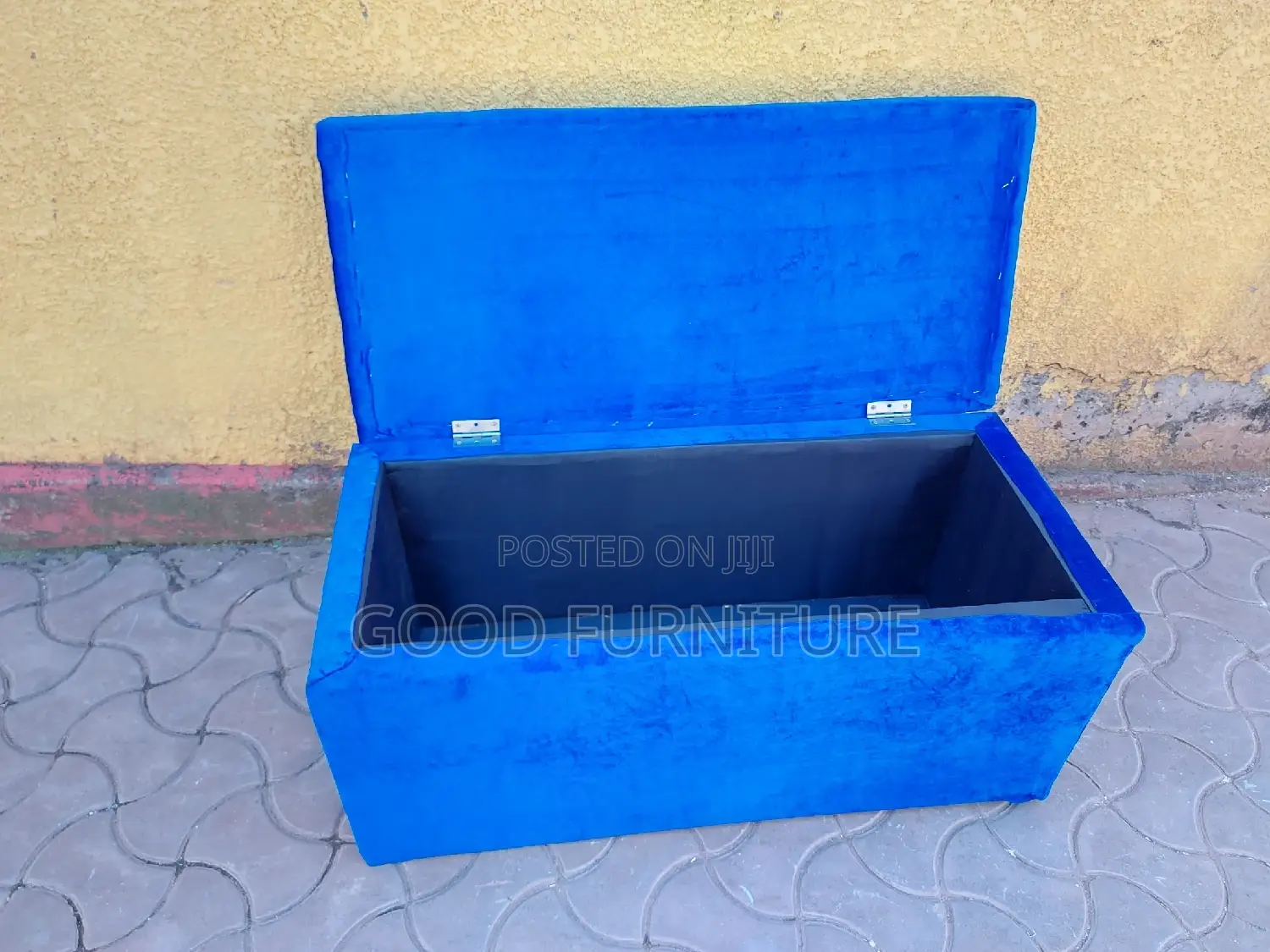 Sparkling Blue Spacious Storage Puff