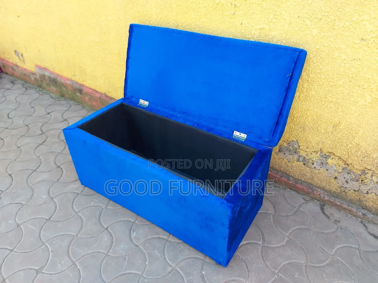 Sparkling Blue Spacious Storage Puff