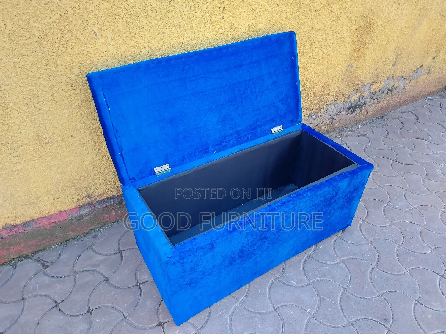 Sparkling Blue Spacious Storage Puff