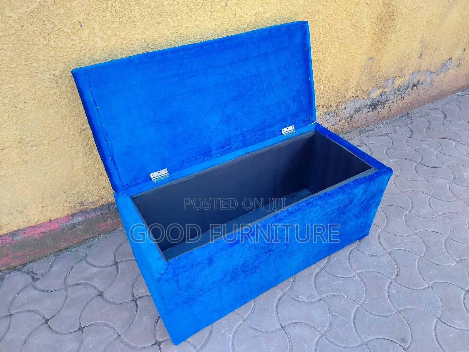Sparkling Blue Spacious Storage Puff