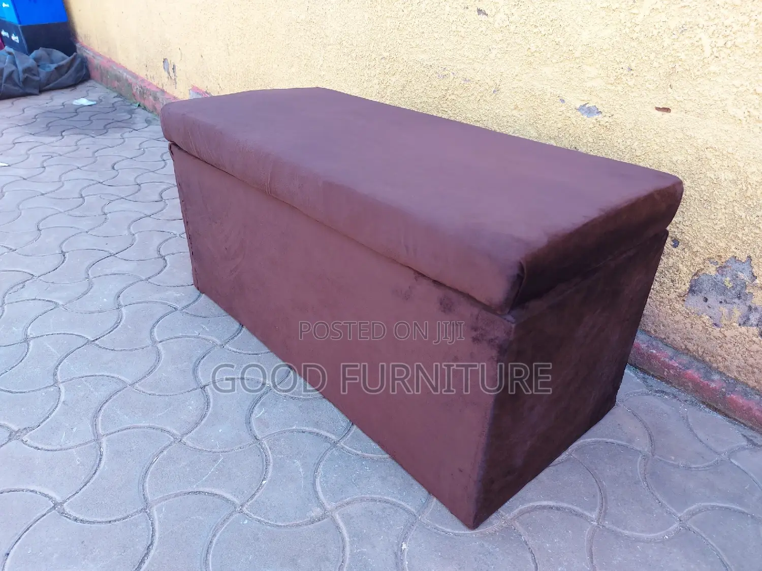 Elegant Spacious Storage Puff