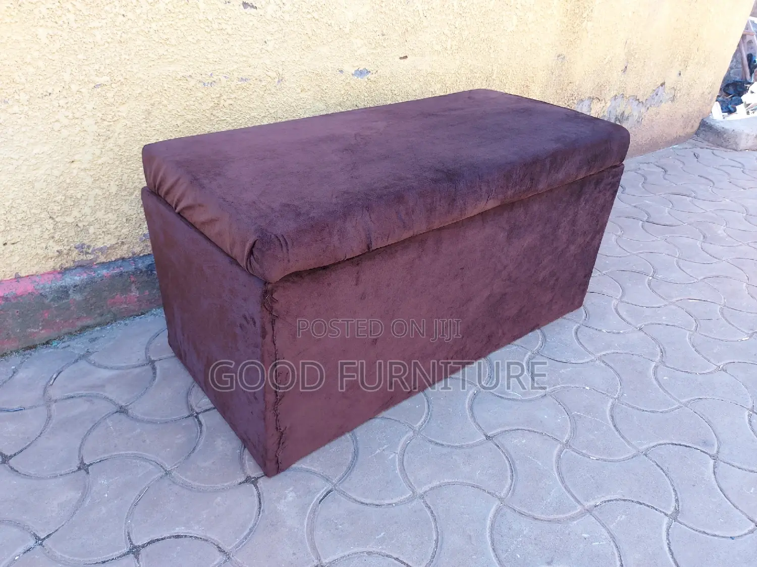 Elegant Spacious Storage Puff