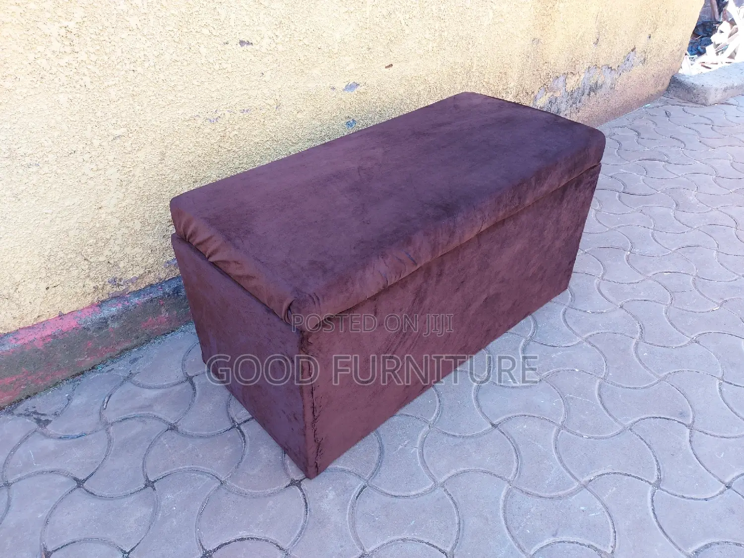 Elegant Spacious Storage Puff