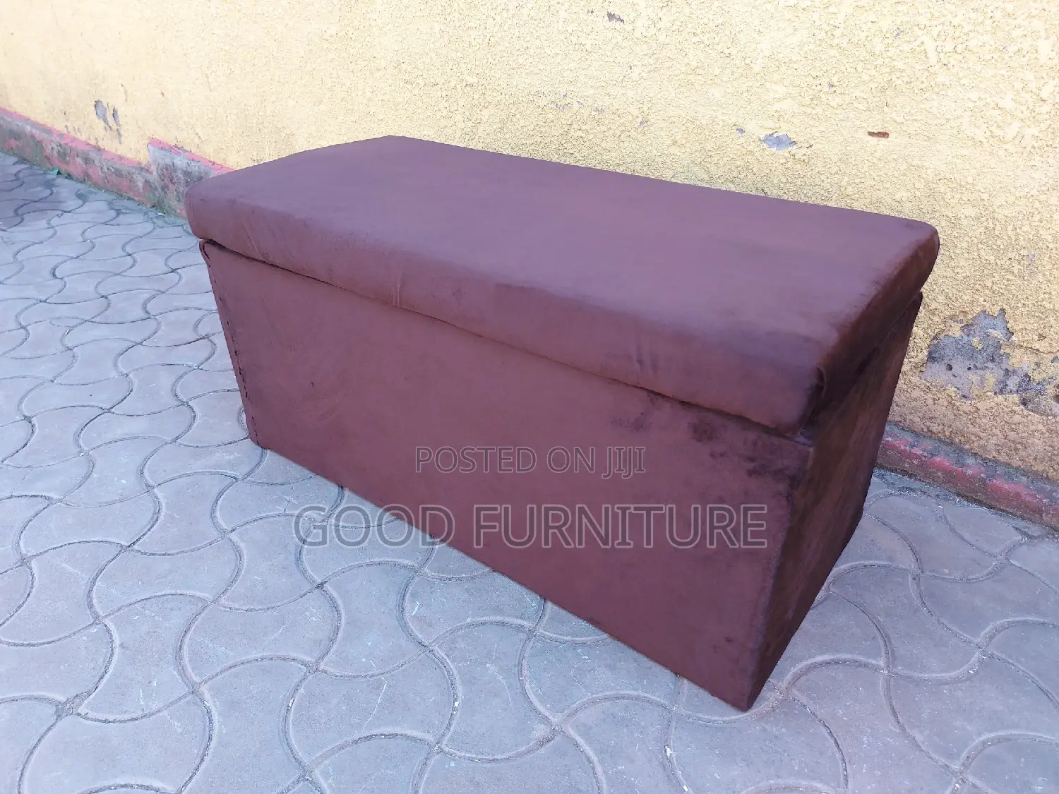 Elegant Spacious Storage Puff