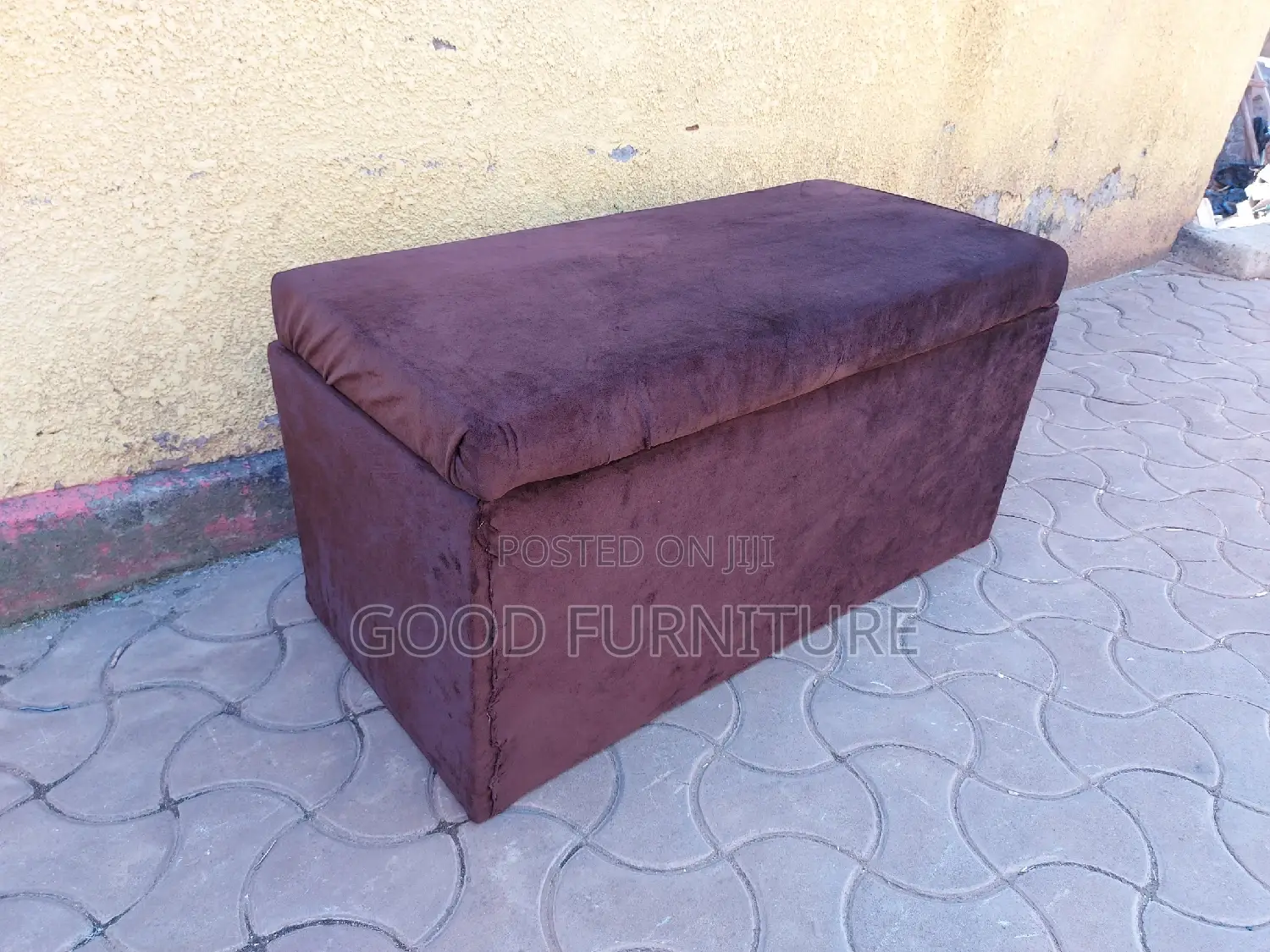 Elegant Spacious Storage Puff