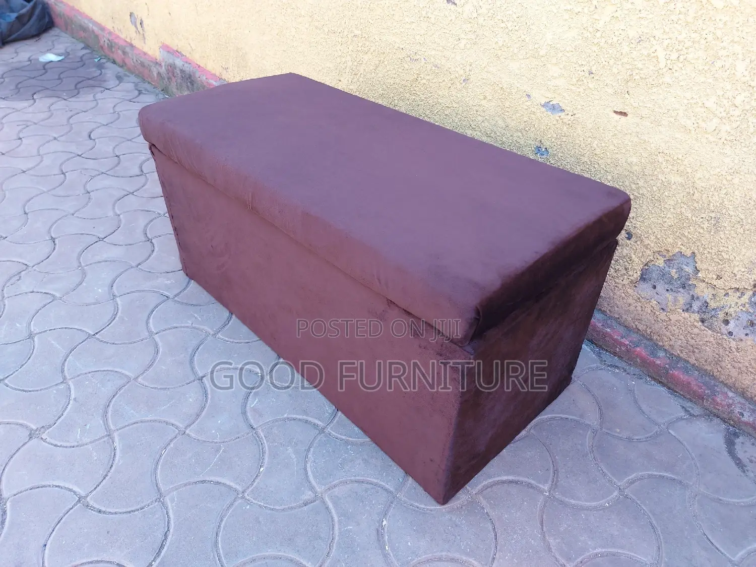 Elegant Spacious Storage Puff