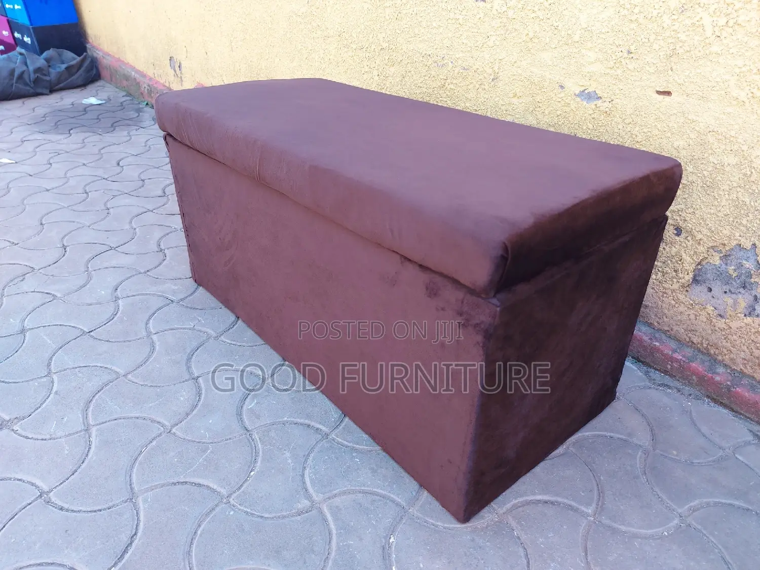 Elegant Spacious Storage Puff
