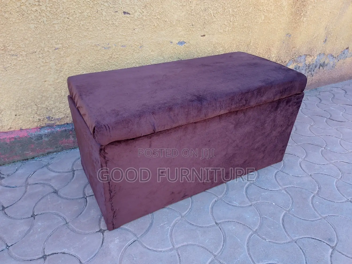 Elegant Spacious Storage Puff