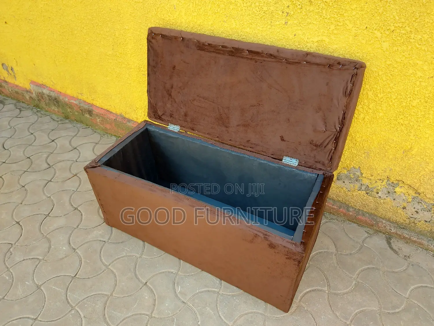 Elegant Spacious Storage Puff