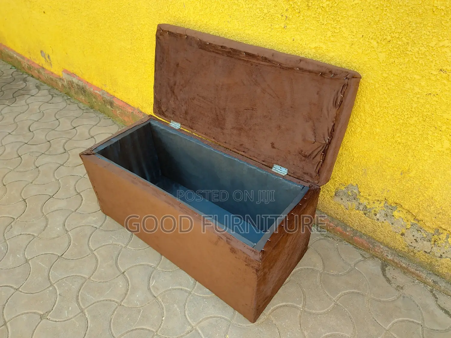 Elegant Spacious Storage Puff