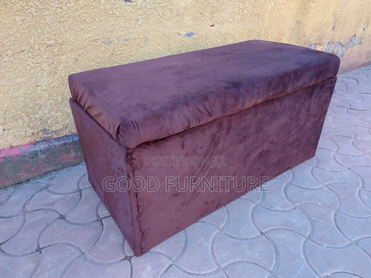 Elegant Spacious Storage Puff