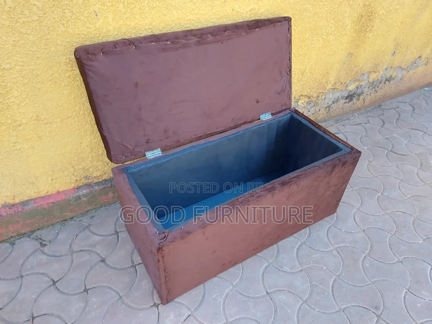 Elegant Spacious Storage Puff